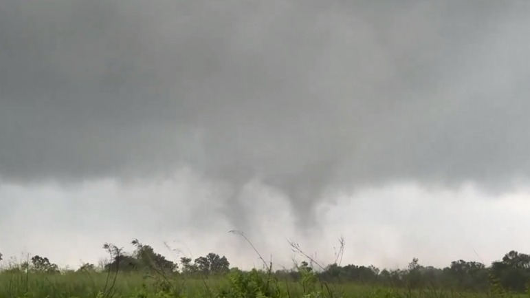 Breaking: Tornado Touches Down in Carbondale, Illinois, Heading Towards Downtown Marion; National Weather Service Issues Warning for Southeastern Jackson County