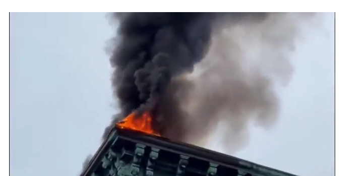 Manhattan’s Soho Neighborhood fire outbreak: Intense Roof Fire Erupts in Manhattan’s Soho Neighborhood; Emergency Crews Battle Blaze at 487 Broadway as Rescue Efforts Focus on Baby Trapped in Penthouse