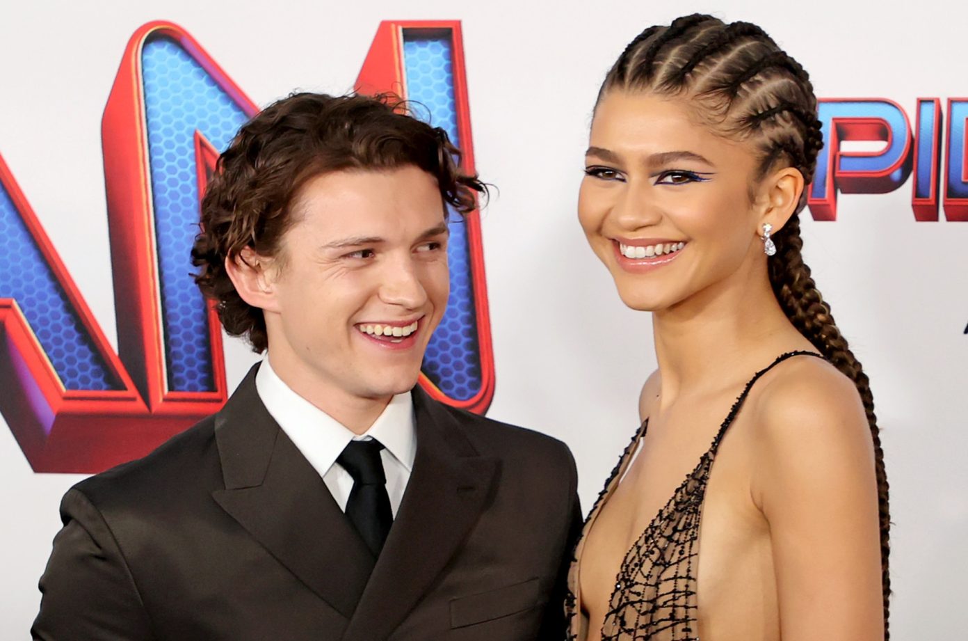 Zendaya and Tom Holland : The Beloved Hollywood Couple Reportedly Engaged Over Christmas in a Heartwarming Proposal at Zendaya’s Family Home — Fans Launch GoFundMe for Wedding Gift Fund to Celebrate Their Journey Together  The worlds of Hollywood and global fandom are abuzz with joy as reports confirm that Zendaya, 27, and Tom Holland, 28, are officially engaged to be married