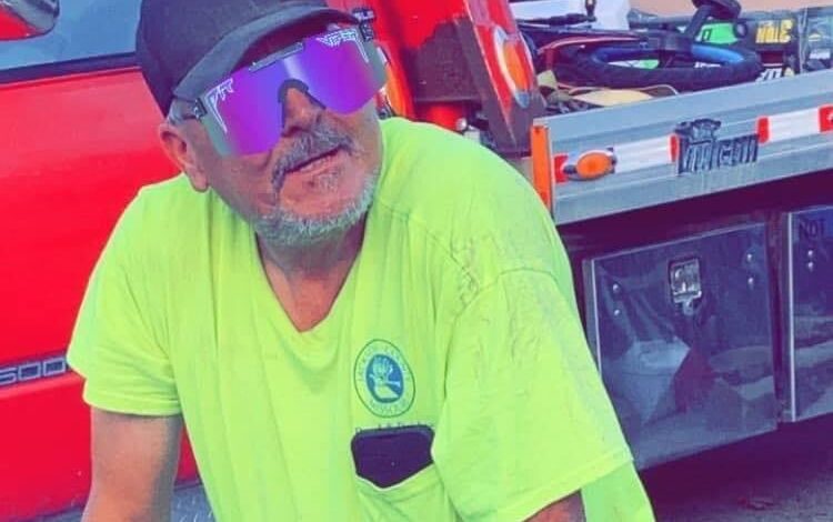 Everett Carter Obituary and Death: Beloved 61-Year-Old Public Works Veteran Tragically Struck by His Own Truck While Clearing Snow in Blue Summit, Missouri — Community Mourns His Loss and Launches GoFundMe for Memorial Support  Blue Summit, Missouri — The life of Everett Carter, a 61-year-old devoted Public Works employee with an astounding 40 years of service to Jackson County, was tragically cut short on Sunday